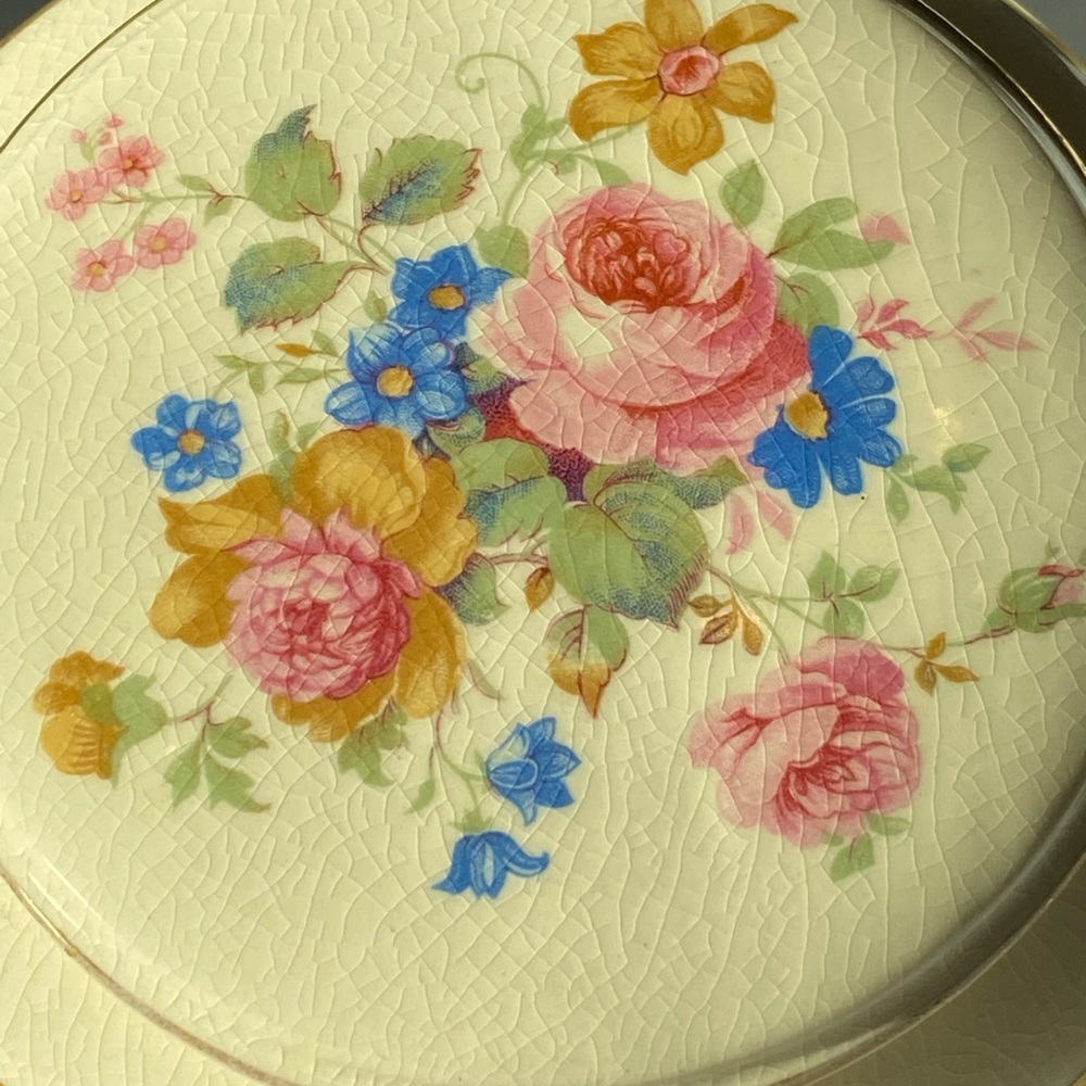 Vintage Floral Themed Ceramic Music Box - Picture 4 of 11